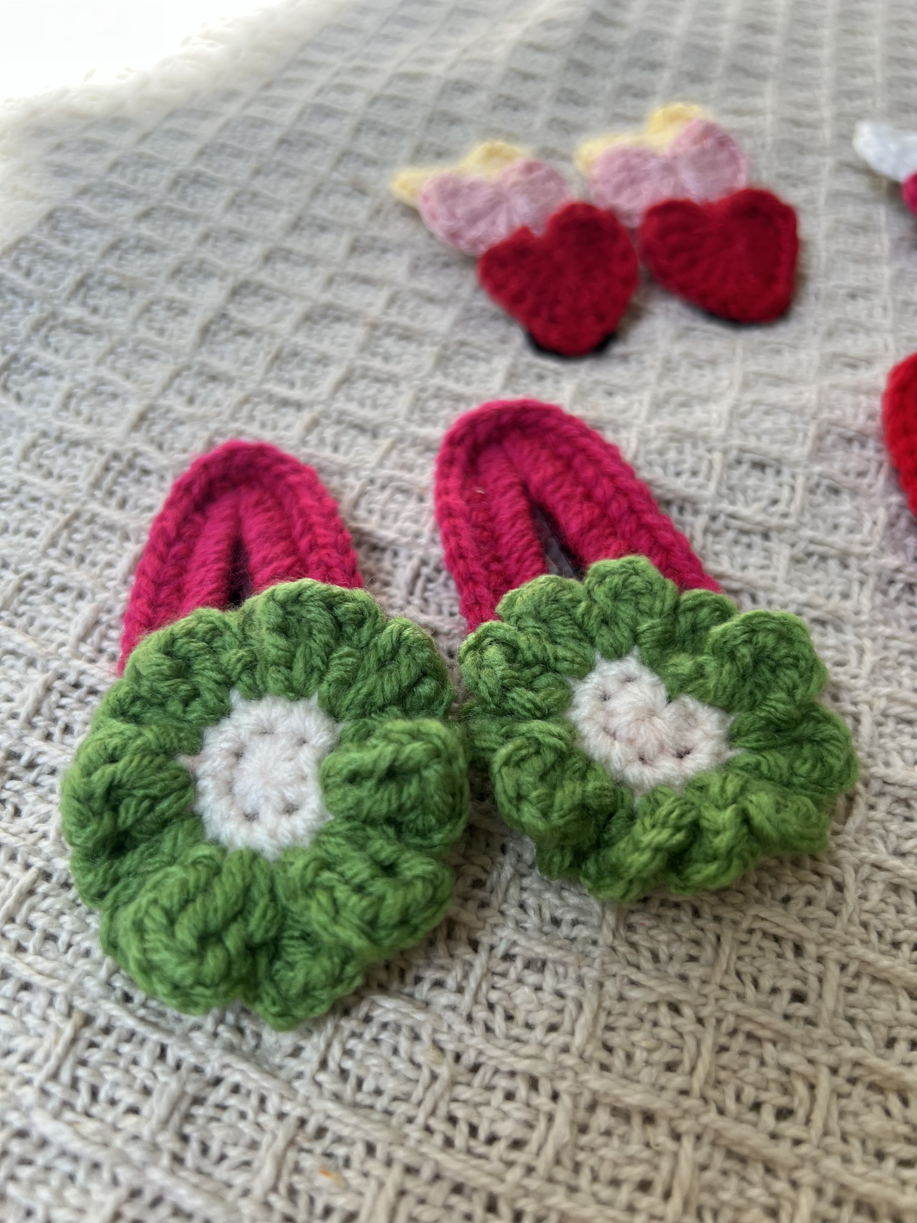 Hair clips alternate view