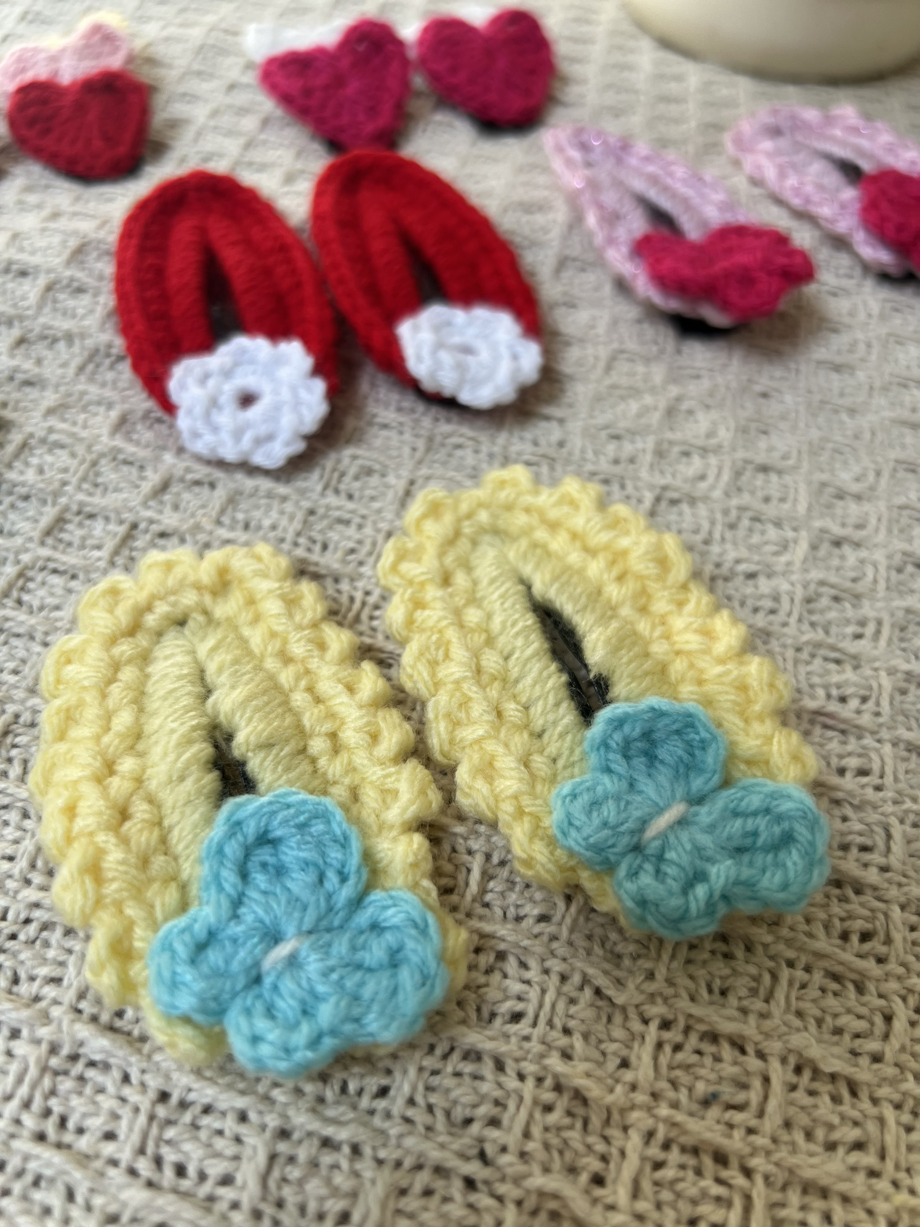 Hair clips alternate view
