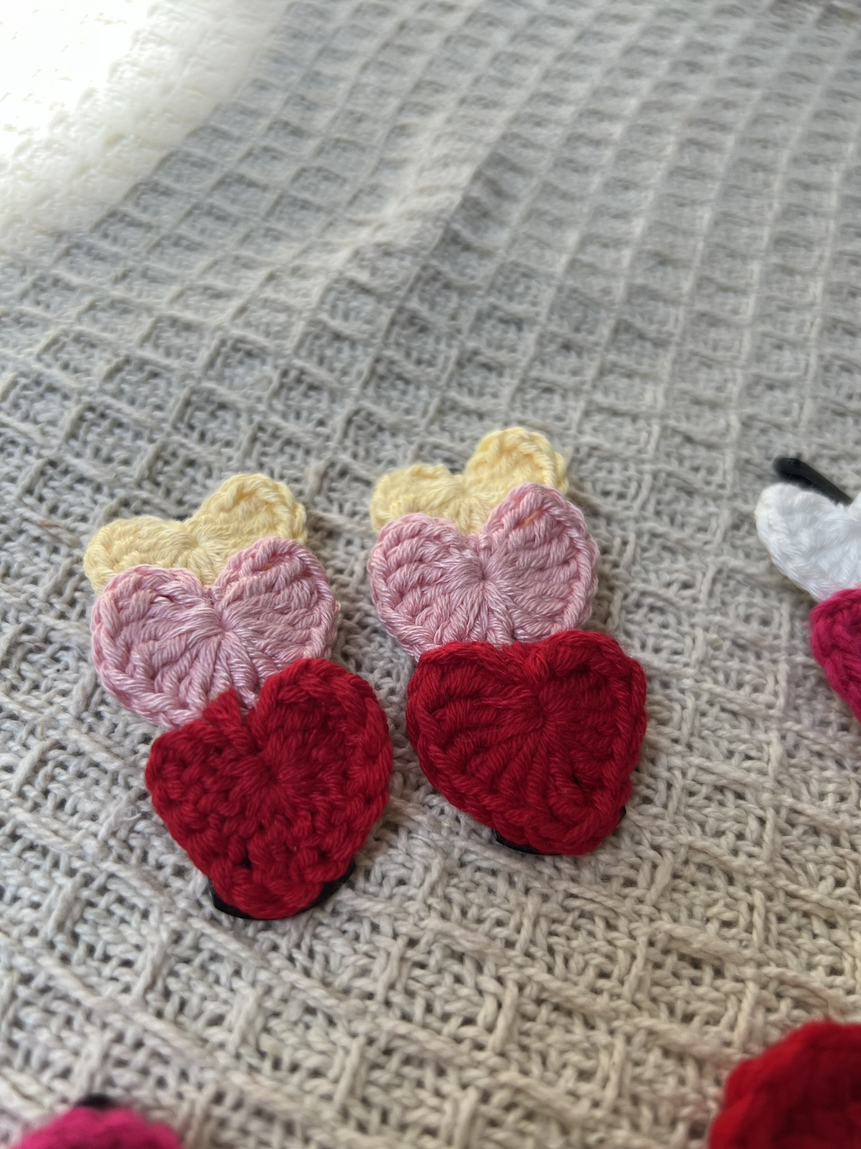 Hair clips alternate view