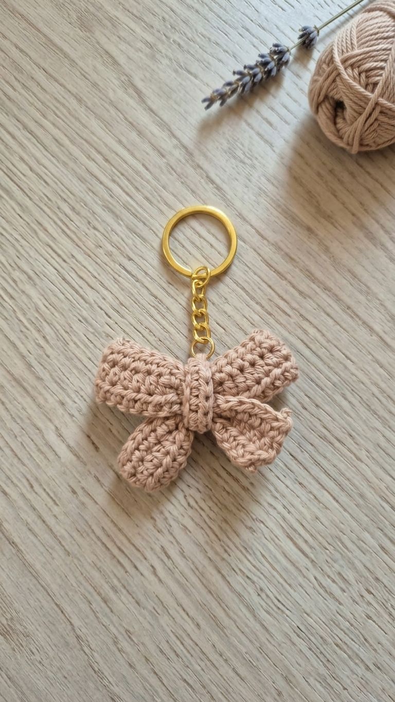 Beige bow keychain
